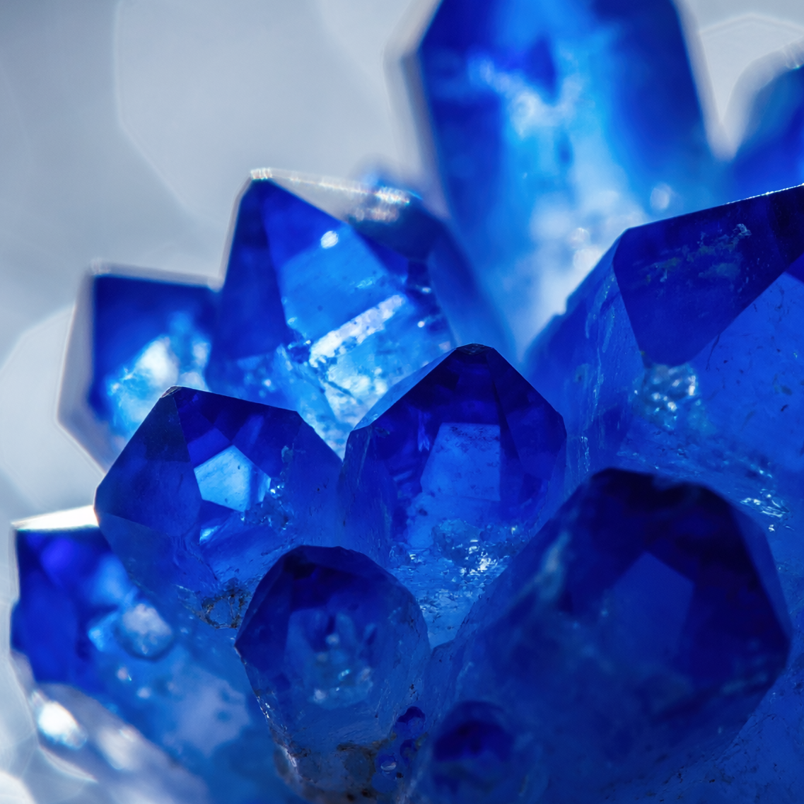 Firefly_Ultra-realistic macro photography of vivid blue crystals forming a geometric cluster. 566333